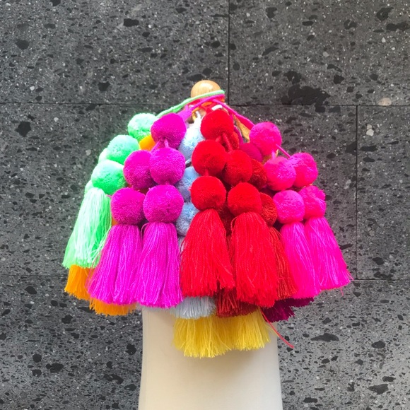 Pompoms. 1 strand  ask is color is still available - Picture 4 of 4